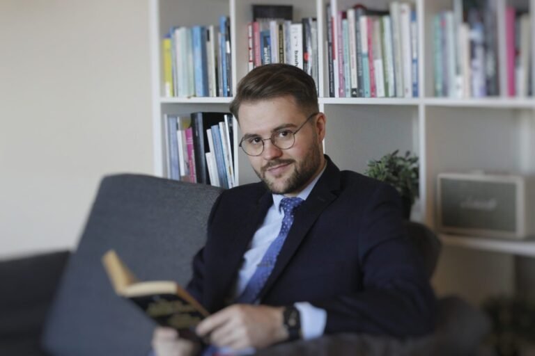 Mantas Macikas. „Vertybinė užsienio politika“ už globalios sistemos veikimo borto
