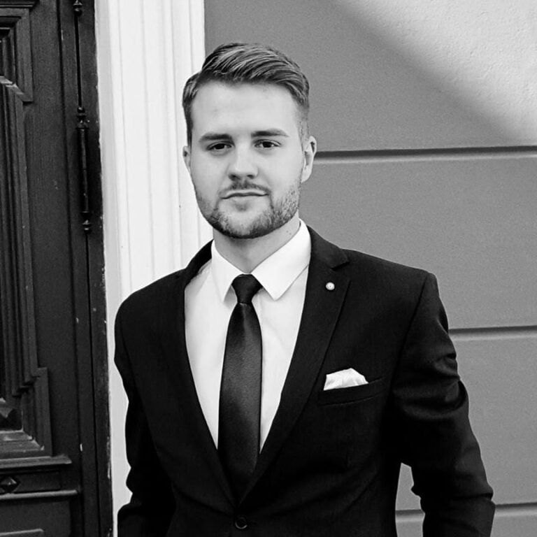 Mantas Macikas. Kūju per mūsų istoriją