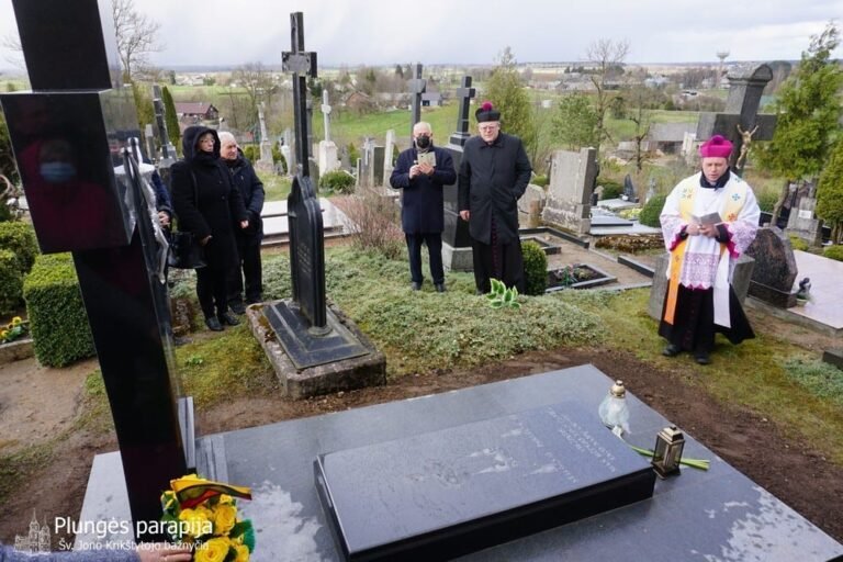 Plungėje prisimintas bažnyčių statytojas