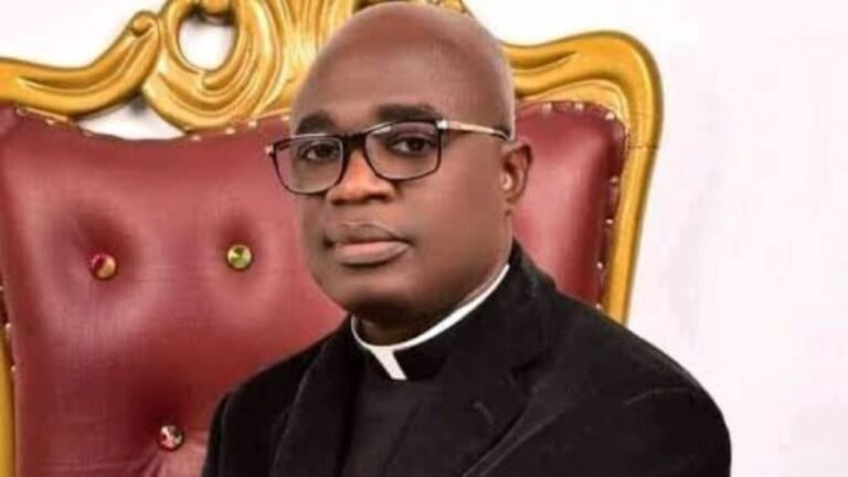 Nigerijoje vyskupas suspendavo kunigą, siekiantį tapti gubernatoriumi