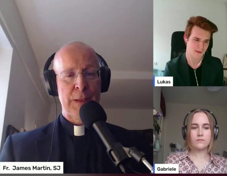 Kun. James Martin SJ paskaita: mitais apipinta LGBT pastoracija
