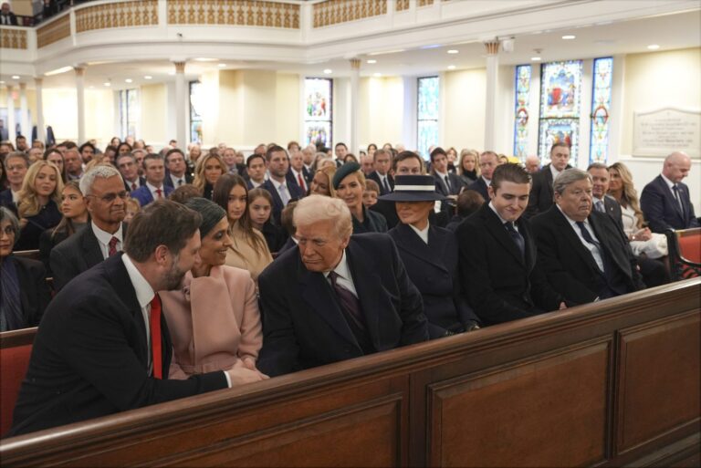 Prieš inauguraciją D. Trumpas su žmona dalyvavo pamaldose