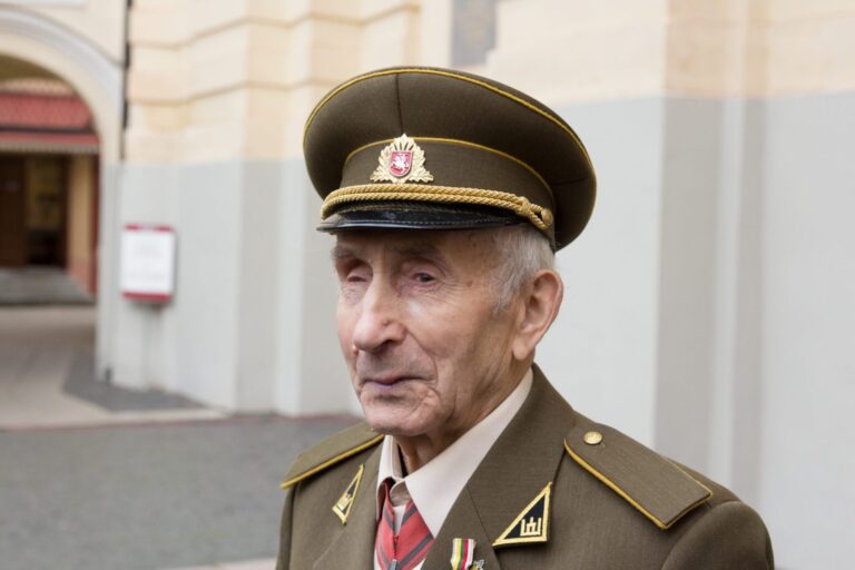 Šalies vadovai, politikai reiškia užuojautą dėl partizano J. Jakavonio-Tigro mirties