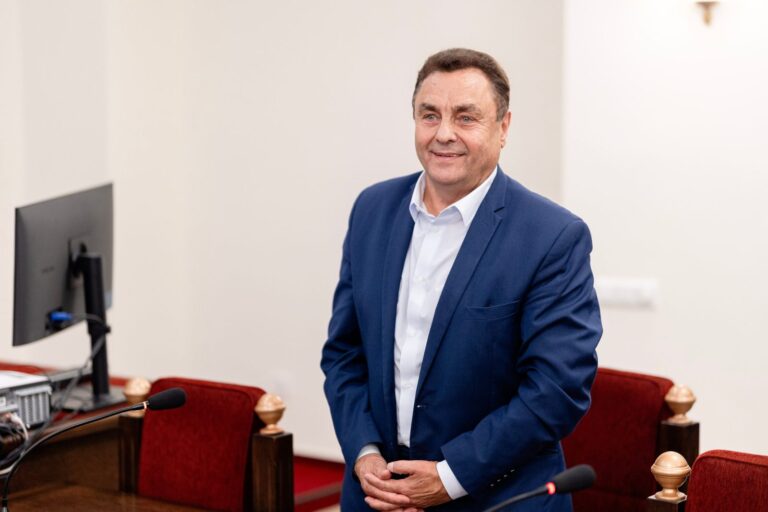 Europarlamentaras Petras Gražulis nuteistas pinigine bauda, jis teigia, kad už Biblijos citavimą