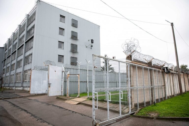 Migrantai pradedami kelti iš stovyklų į kita Lietuvos vietas