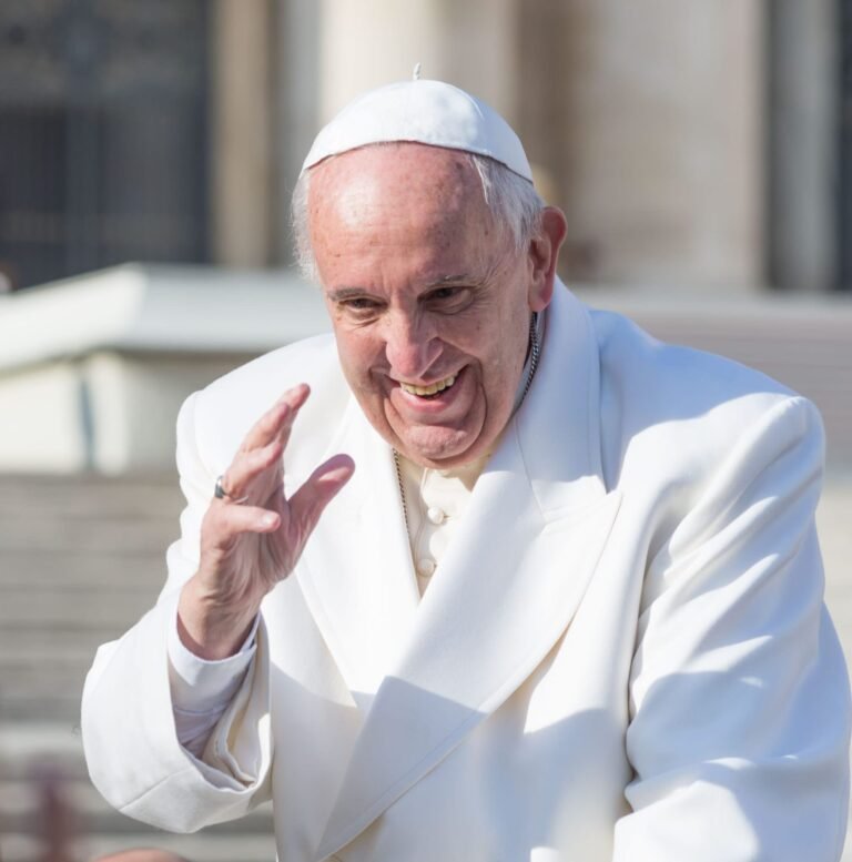 Popiežius Siksto koplyčioje pakrikštijo 16 kūdikių