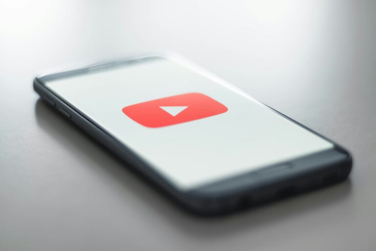 „YouTube“ pašalino kanalą, platinusį dirbtiniu intelektu sukurtus netikrus popiežiaus Leono XIV „pamokslus“