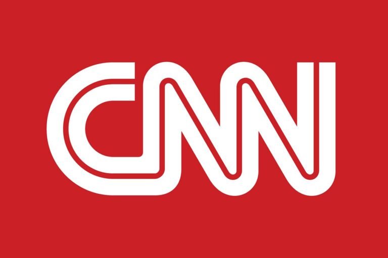 CNN už atėjimą į darbą nepasiskiepijus atleido tris savo darbuotojus