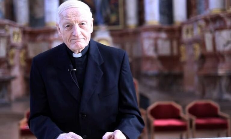 Į Tėvo namus iškeliavo kunigas Gediminas Kijauskas SJ