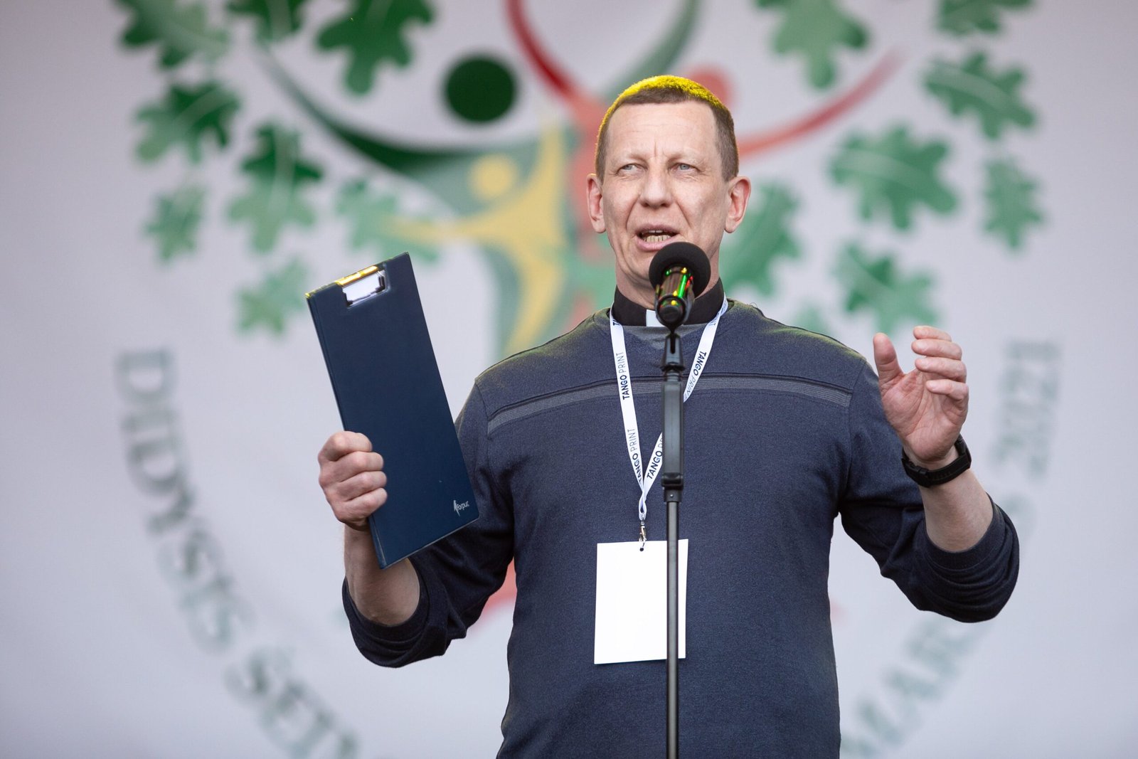 Kunigas Arnoldas Valkauskas kalba Šeimų marše