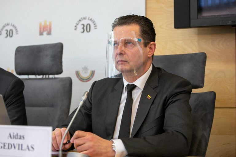 Aidas Gedvilas. „Sudie ir „ačiū“ (ne)Galimybių pasui