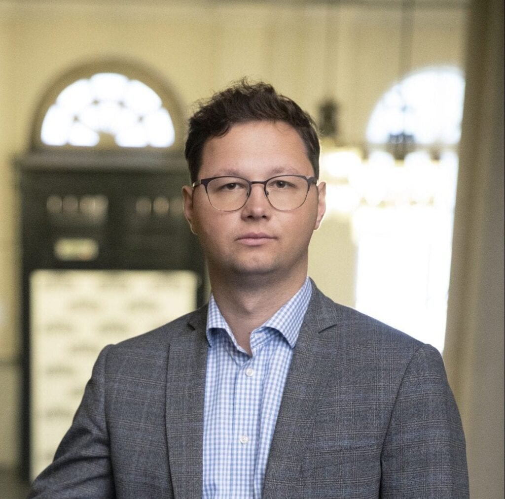 Dovilas Petkus pozuoja