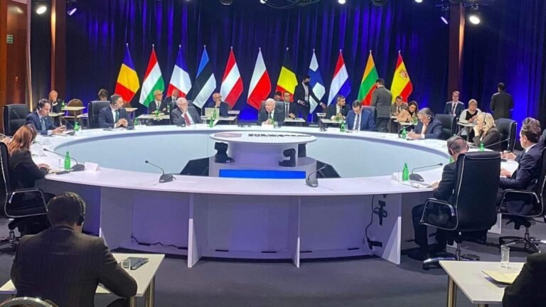 Europos nacionalistų lyderiai Varšuvoje telkia jėgas, dalyvauja ir V. Tomaševskis