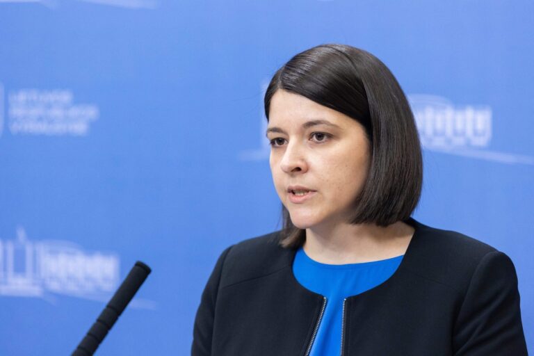 Valdantieji nesutinka su prezidento pasiūlyta pagalba gyventojams: įpūs infliacijos malūną
