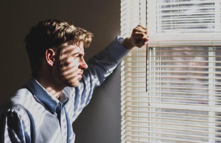 Vaikinas liudija kaip Jėzus jį išlaisvino nuo psichologinio sutrikimo ir pornografijos
