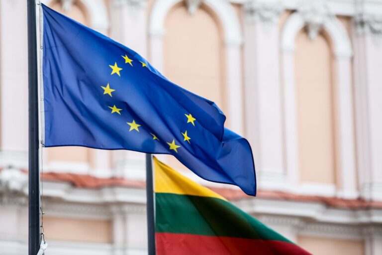 ES privalo finansuoti užtvarų statybą pasienyje, sako Europos liaudies partijos lyderis