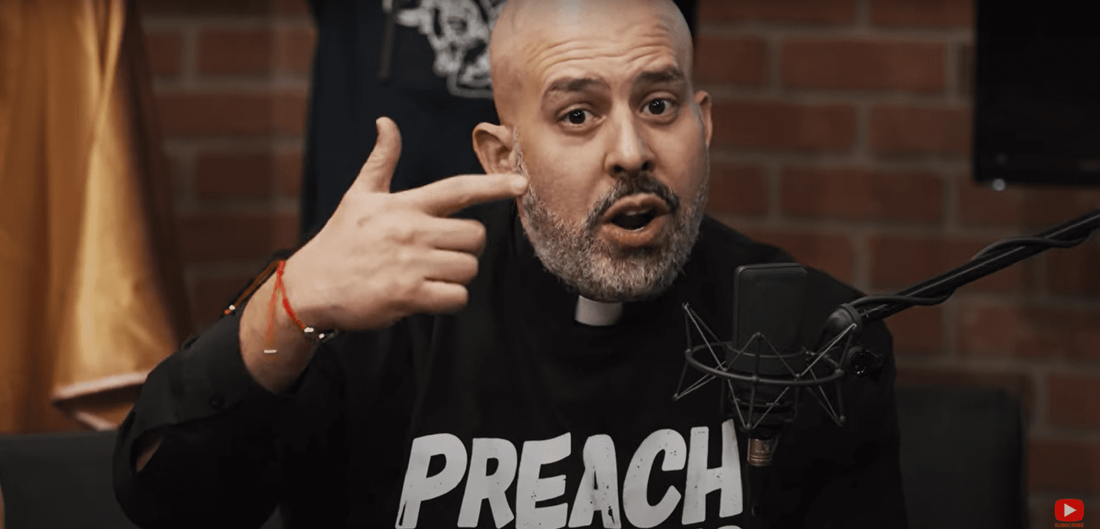 Tėvas Joseph A. Espaillat / Youtube stop kadras