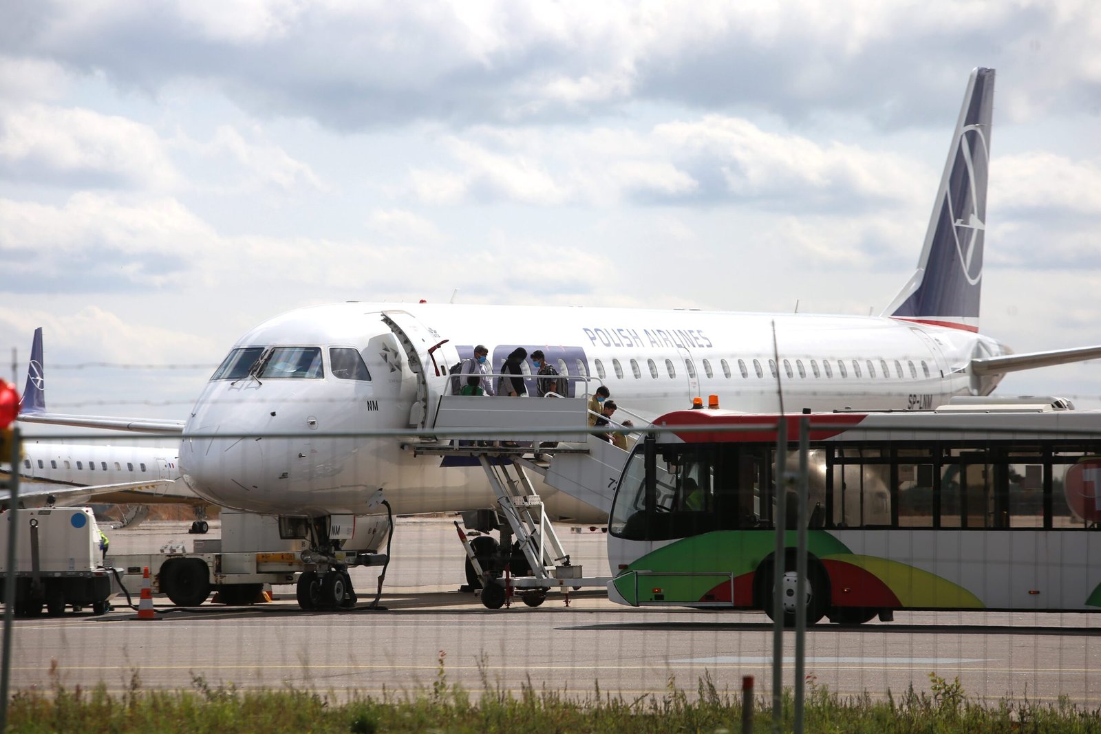 Į Lietuvą parskraidinama dar viena grupė afganistaniečių