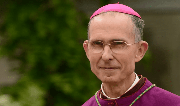 Mirė žymus lefebristų vyskupas