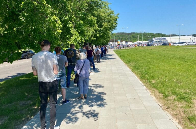 Jau pradedami skiepyti 12–15 metų vaikai