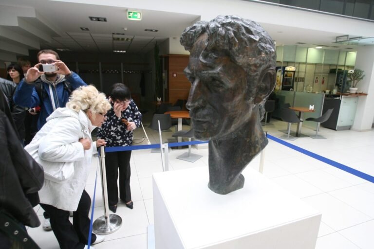 F. Zappos paminklo iniciatoriai Vilniuje piktinasi noru iškelti kūrinį, sunaikinti skverą