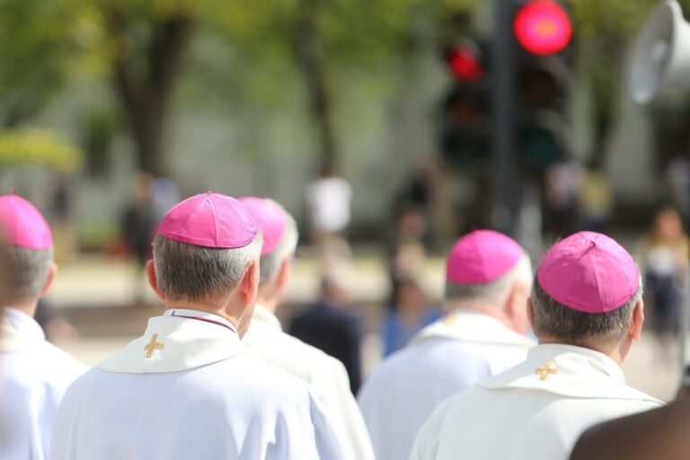 Žmonių aktyvumas diskutuojant dėl šeimos, kaip visuomenės pagrindo – sveikintinas, sako Lietuvos vyskupai