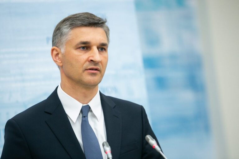 Prezidento patarėjas: Seimas sprendimus galėtų priimti nelaukiant kovo 10-osios