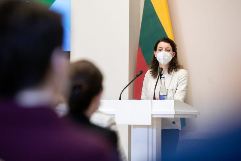 M. Navickienė tikisi, kad pasikeitusi testų tvarka skatins skiepijimąsi