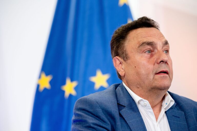 Skaitytojų paštas. Viltingieji ir abejingieji