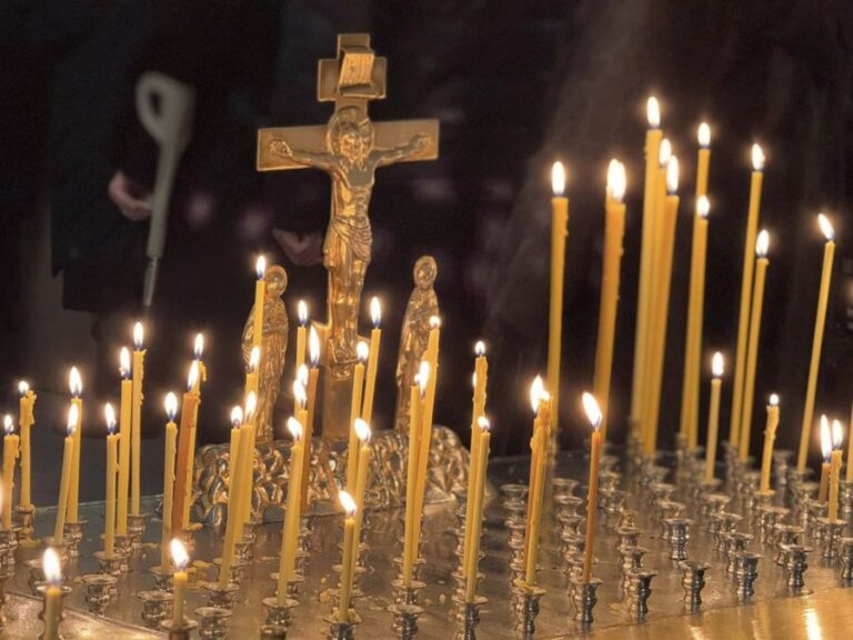 Malda Lietuvos Stačiatikių Bažnyčios šventovėse, prašant karo Ukrainoje pabaigos