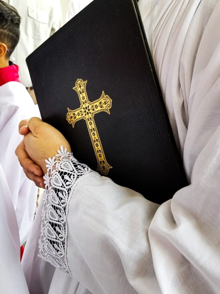 Žymiausias pasaulio egzorcistas prieš mirtį įspėjo kas atveria blogiui duris