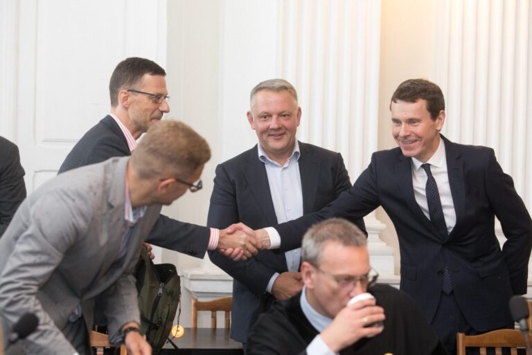 Teismas skyrė laisvės atėmimą E. Masiuliui, R. Kurlianskiui ir V. Gapšiui, nubaustos ir partijos