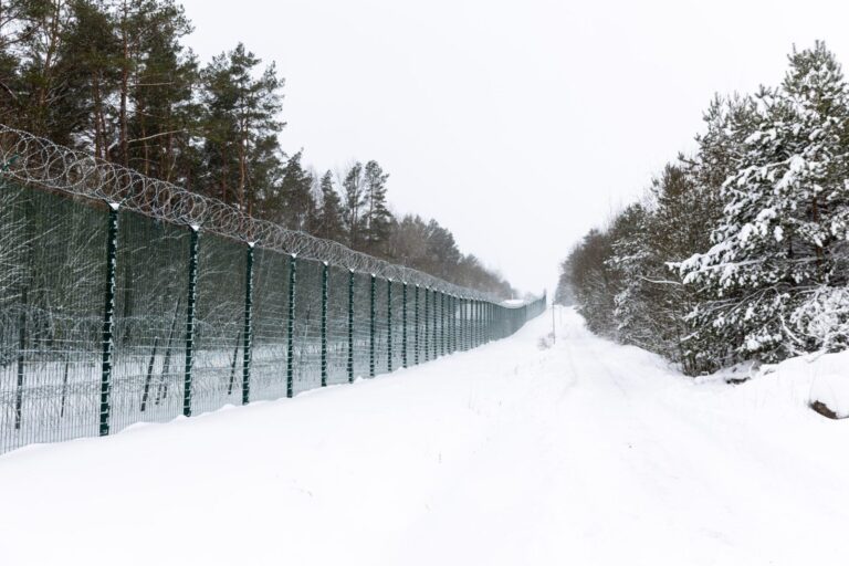 Per parą į Lietuvą pareigūnai neįleido 18-os neteisėtų migrantų iš Baltarusijos