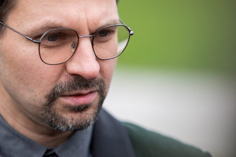 Riaušių byloje prie Seimo įtariamas A. Kandrotas-Celofanas dėl finansinių nusikaltimų siunčiamas už grotų beveik 2 metams