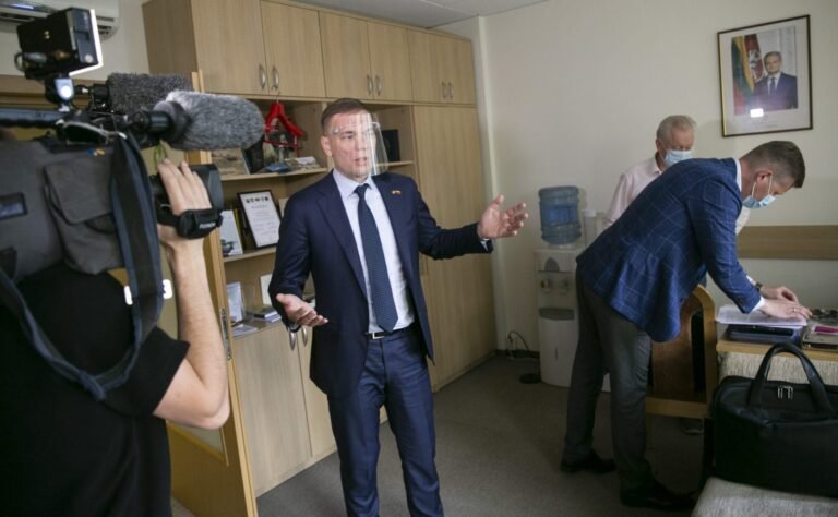 Iš M. Puidoko telefonų buvo ištrintos dvi programėlės, nustatė specialistas