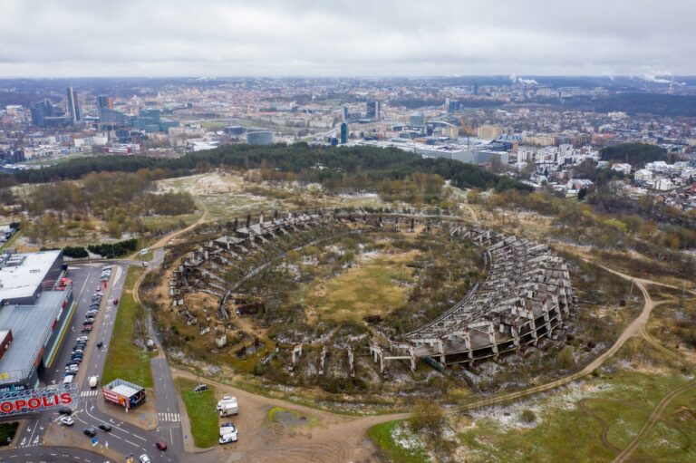 Nacionalinio stadiono lėšų iššvaistymu kaltinamas Š. Stepukonis išvyko į Ukrainą, tapo savanoriu