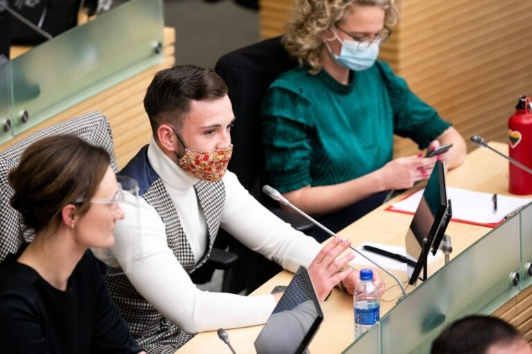 Seimo pirmininkei įteikti parašai dėl T. V. Raskevičiaus pašalinimo iš komiteto vadovų