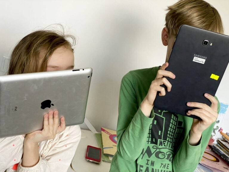 Dėl įtarimų nepilnamečių tvirkinimu sulaikytas Varėnos policininkas