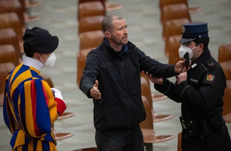 Popiežiaus bendrąją audienciją sutrikdė vyro šauksmas