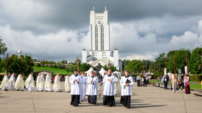 Šilinės atlaidų kelionė Evangelijos šviesoje: žingsniai link Dievo ir vidinės ramybės