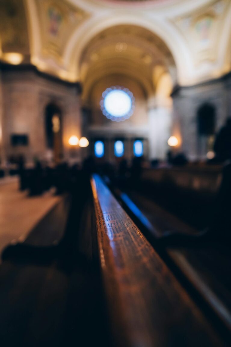 Krikščionybė patiria vieną sparčiausių nuosmukių tarp pagrindinių pasaulio religijų – atskleidžia tyrimas