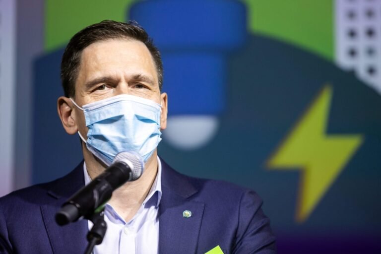 Kyla naftos kainos, D. Kreivys ramina – pavasarį elektros ir dujų kainos kris