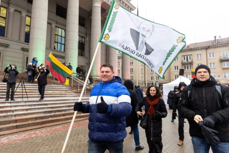 Pusė Lietuvos gyventojų palaiko protestus – apklausa