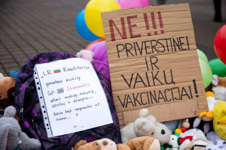 Vyriausybė svarsto apie rodiklį, kada ribojimai žmonėms be galimybių paso būtų atšaukti