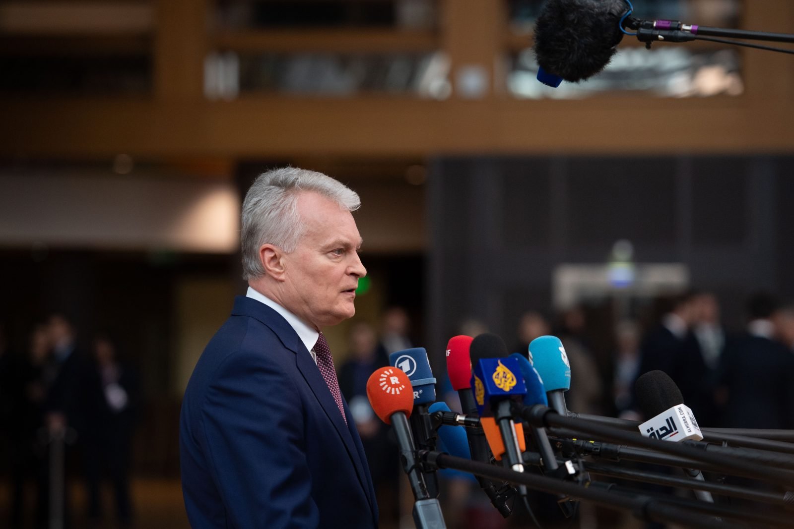 LR Prezidentas Gitanas Nausėda po Europos Vadovų Tarybos susitikimo Briuselyje / Lietuvos Respublikos Prezidento kanceliarijos / Roberto Dačkaus nuotr.