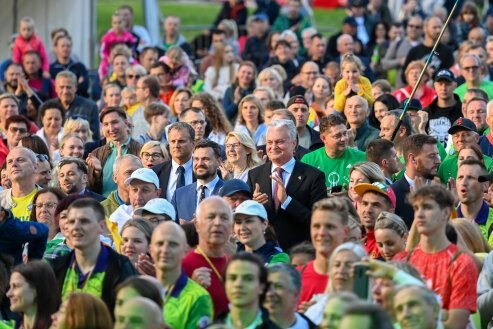 LR Prezidentas Gitanas Nausėda (viduryje) / Lietuvos Respublikos Prezidento kanceliarijos / Roberto Dačkaus nuotr.