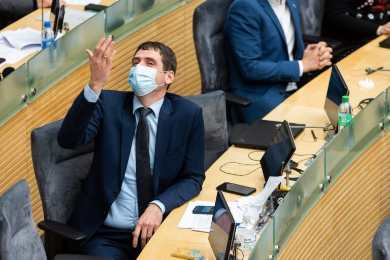 R. Žemaitaitis: protestuoju prieš komiteto pirmininkę, nes ji „stumia amerikonišką politiką”
