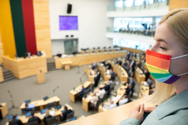 Energetinės krizės metu valdantieji bandys įteisinti vienalytes partnerystes