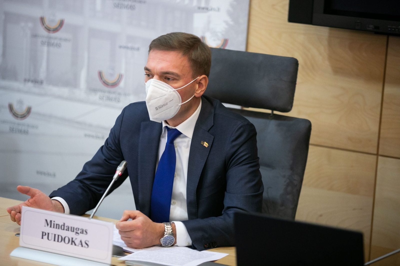 Mindaugas Puidokas Seimo salėje spaudos konferencijos metu