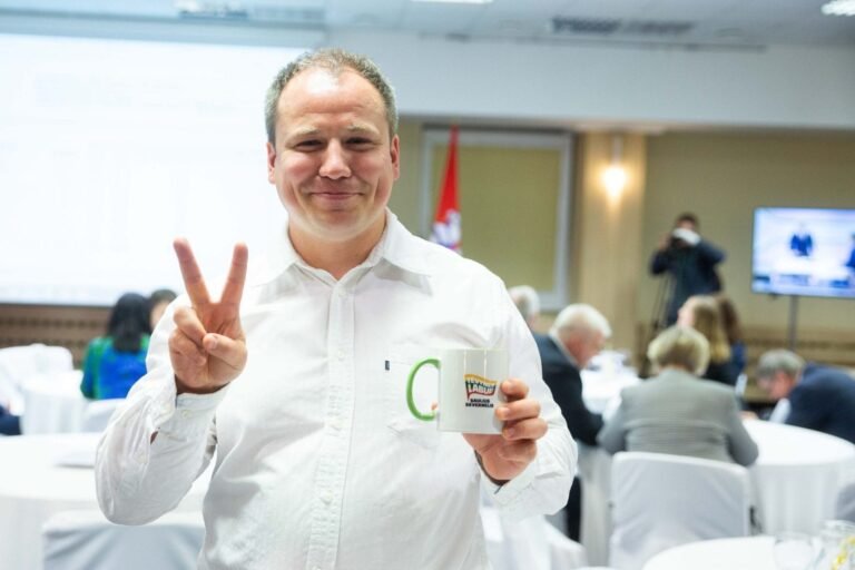 G. Surplys pasiūlė dalį algos Seimo nariams mokėti paukščiais